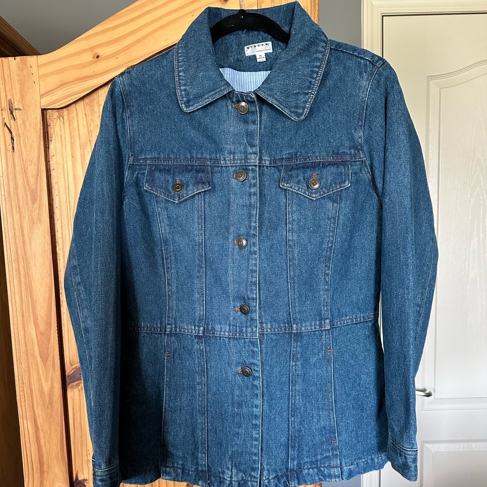 Vintage very flattering denim jacket
